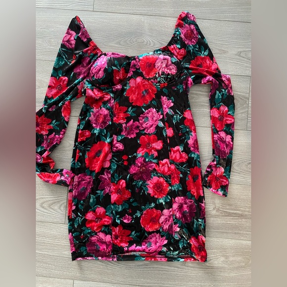 MADDEN NYC Dresses & Skirts - EUC Madden NYC Velvet Feel dress large